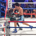 WBA世界ミドル級王座決定戦、4回に村田諒太がアッサン・エンダムを追い込む（2017年5月20日）