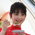 佐々木希、結婚を祝福され照れ笑い！家庭料理では「彩も勉強中」