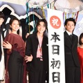 映画『銀魂』舞台挨拶。小栗旬、菅田将暉、橋本環奈、柳楽優弥、吉沢亮、ムロツヨシ、長澤まさみ、岡田将生、佐藤二朗、福田雄一監督が登場【写真：竹内みちまろ】