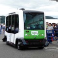 道の駅をスタートする実験車両「EZ10」