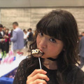 東京女子流・新井ひとみ、キメ顔でチョコをパクッ！「可愛すぎるー!!」と話題