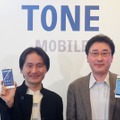 トーンモバイルの石田宏樹社長（左）と、東京都健康長寿医療センター研究所の青柳幸利博士（右）
