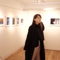 May J.「緊張と興奮が蘇ってきます」、自身初となる写真展を開催！