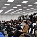 小室哲哉の会見に150名の報道陣が詰めかけた