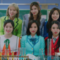 TWICE、日本のテレビCM初出演でキュートな制服姿を披露