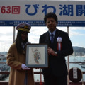 『わろてんか』に出演中の堀田真由、びわ湖遊覧船の一日船長に就任
