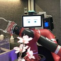 待機中にはロボットが決めポーズ。このタイミングを逃さず写真を撮りましょう