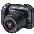 　オリンパスは、レンズ交換式デジタル一眼レフカメラ「E-300」の体験フェアを東京・名古屋・大阪で開催する。