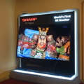 シャープはホテル内に8Kテレビを展示していた
