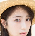 浜辺美波、高校最後の夏を収めたカレンダーブック発売