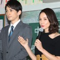 町田啓太、吉田羊【撮影：小宮山あきの】