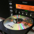 トレイタイプのCDレコーダードライブ