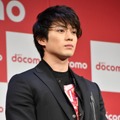 新田真剣佑【写真：竹内みちまろ】