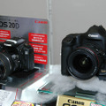 11月27日発売したEOS-1Ds Mark IIや、EOS 20D、EOS Kiss Digitalなどを展示