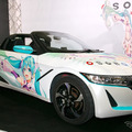 コスプレイヤーえなこ、シースルー初音ミク衣装でホンダ S660 とコラボ…東京オートサロン2019