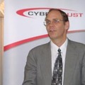 　来日中のCybertrust社CTOピーター・ティペット氏は、セキュリティ問題の現状について、悪化するコンピュータセキュリティ環境においては、新たなハードやソフトだけでなく「知識」で対応すべきだと述べた。