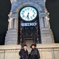 CHEMISTRY、銀座・和光の時計塔前で一組の幸運なリスナーに向け新曲をライブ披露