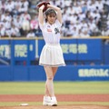 元°C-ute鈴木愛理、初始球式で美しい投球フォーム披露！