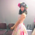 大友花恋のカラフルな花柄ドレス姿にファン注目！