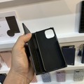 新iPhone対応ケースがズラリ展示！やはりトリプルカメラ対応！