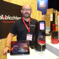 イタリアのnexmaが展示したスマート・ワイン・ディスペンサー「Albicchiere」