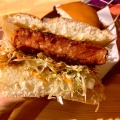 思っているより、ふた回りはデカいぞ！コメダ珈琲店「ハムカツバーガー」をチェックしてきた