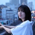 小島梨里杏、DOBERMAN INFINITY新曲MVで儚くも美しい表情