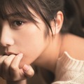 乃木坂46・与田祐希、キャミソール姿で物憂げな表情……16Pロンググラビア披露