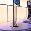 　現在ラスベガスにて開催中のCES 2009のパナソニックブースでは、厚さ8.8mmの超薄型プラズマテレビの試作機が展示された。また、サムスン電子は厚さ6.5mmのLEDテレビを披露するなど、各メーカーから薄型テレビが続々と発表されている。