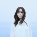 福原遥、新曲「風に吹かれて」ミュージックビデオ公開