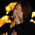 2月9日発売となる新曲「I love you」を公開生放送のライブで熱唱する、Nao