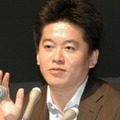 　ライブドアがニッポン放送の株式を取得したのは、放送局が保有するWebサイトをポータル化し、シナジー効果を得るのが目的だ。会見したライブドアの代表取締役社長兼CEOの堀江貴文氏が明らかにした。