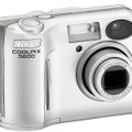 COOLPIX5600。510万画素と光学3倍ズーム搭載のエントリーモデル