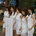 　NTTレゾナントは19日、同社が運営するポータルサイト「goo」のプロモーションとして、検索イベント「今週の教えて！gooチャレンジ」を東京ドーム・ラクーアで開催した。レースクイーンの山崎綾乃さんら5名が登場。