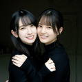 金村美玖×小坂菜緒 (日向坂46)　（C）ワニブックス