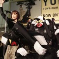 　2月23日にラフォーレ原宿玄関前特設ステージにて行われたYUKIシークレットライブの模様が24時間限定公開に。