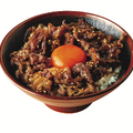 春の贅沢！丸亀製麺、「神戸牛と大和芋のとろ玉うどん」数量限定販売
