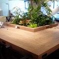 テーブルの奥行きも広く、作業スペースをしっかり確保できる