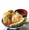 『国産夏野菜の天丼』みそ汁付き 690円（税込）