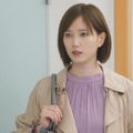 唯織に人知れず恋心を抱く、ヒロイン・甘春杏を演じる本田翼（C）フジテレビ