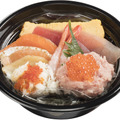 「10種の海鮮丼」税込 690 円　※スシロー To Go では具材の大葉が