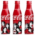 NiziUメンバーが3種のデザインで登場！「コカ・コーラ」スリムボトル