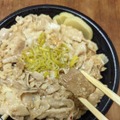 “コク旨ガッツリ”の特製丼「とんこつ背脂すた丼」を試食したらやみつきに！