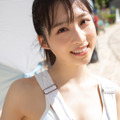 AKB48・小栗有以ファースト写真集『君と出逢った日から』セブンネット限定カバー（撮影：細居幸次郎、発売：小学館）