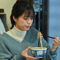 紺野彩夏、埼玉県所沢市のうどん名店「うどきち」で名物「肉汁うどん」を堪能