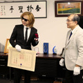 YOSHIKI、半年以上経過して紺綬褒章受章式！「自分にできる支援を続けていきたい」