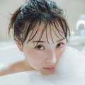 NMB48・梅山恋和1st写真集『恋する人』（発売：主婦と生活社、撮影：tAiki）通常版カバー