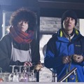 左から）菅田将暉、佐々木蔵之介（C）フジテレビ