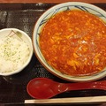 とろ～り濃厚チーズが激うま！丸亀製麺「トマたまカレーうどん」の新作を一足先に試食！