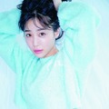 休井美郷1st写真集『Qun（きゅん）』（発売：主婦と生活社、撮影：花盛友里）先行カット